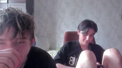 Snapshot of stralght_twinks chatting on July 9, 11:03 am Ray online show from July 9, 11:03 am