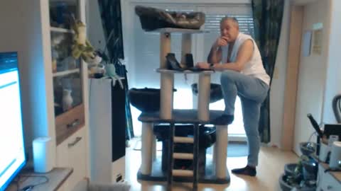 Stranger online show from March 4, 7:47 am