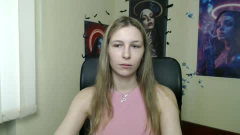 Snapshot of stranger_giirl chatting on June 17, 6:16 am Amalia online show from June 17, 6:16 am