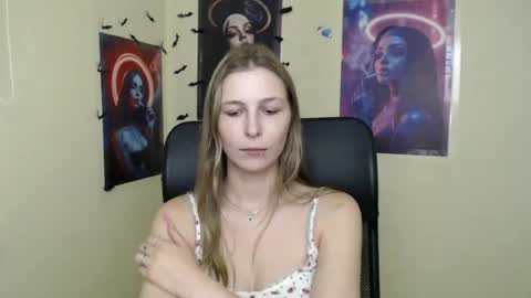Snapshot of stranger_giirl chatting on July 14, 10:21 am Amalia online show from July 14, 10:21 am