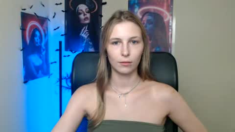 Snapshot of stranger_giirl chatting on July 20, 10:39 am Amalia online show from July 20, 10:39 am