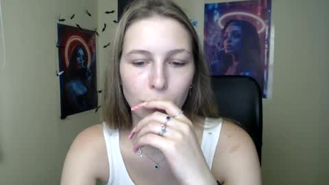 Snapshot of stranger_giirl chatting on August 4, 5:54 am Amalia online show from August 4, 5:54 am