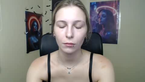 Snapshot of stranger_giirl chatting on August 5, 6:16 am Amalia online show from August 5, 6:16 am