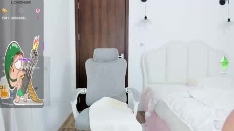 strawberry_loveee online show from February 4, 4:13 pm