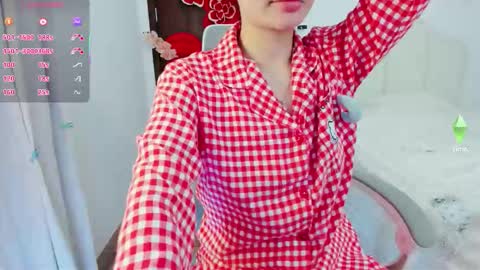 strawberry_loveee online show from February 21, 5:14 pm