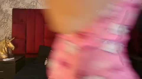 Snapshot of strawberrymia68_ chatting on June 25, 11:37 am strawberrymia68_ online show from June 25, 11:37 am