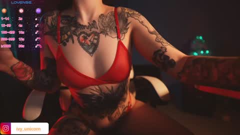 Snapshot of strawberrywithcream18 chatting on December 25, 3:40 am Ivy online show from December 25, 3:40 am