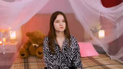 Snapshot of strawbunnybite chatting on June 4, 2:45 pm Bunny online show from June 4, 2:45 pm