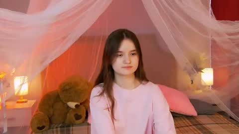 Snapshot of strawbunnybite chatting on June 8, 2:39 pm Bunny online show from June 8, 2:39 pm