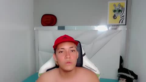 Snapshot of street_poemm_ chatting on February 24, 4:21 am Street online show from February 24, 4:21 am