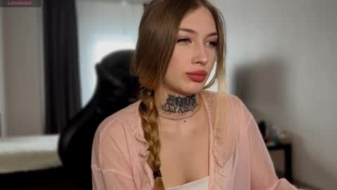 Snapshot of streis_mua chatting on March 16, 8:51 am Streis open pvt online show from March 16, 8:51 am