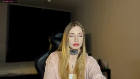 Snapshot of streis_mua chatting on March 28, 2:49 pm Streis open pvt online show from March 28, 2:49 pm