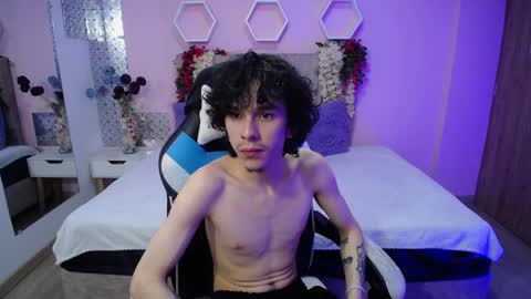 Nikolas And Sophia online show from December 3, 12:27 pm