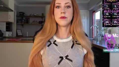 Snapshot of stripmequick chatting on May 12, 9:28 am Amorina online show from May 12, 9:28 am