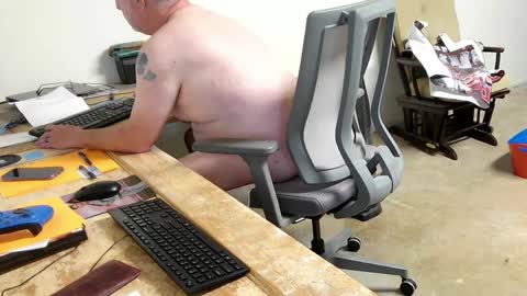 Snapshot of strokingdragon48 chatting on April 13, 3:39 pm strokingdragon48 online show from April 13, 3:39 pm