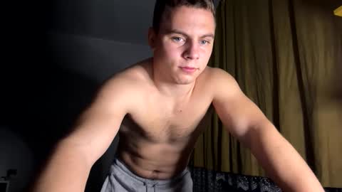 Snapshot of strong_baby chatting on November 10, 8:19 pm Strong Baby online show from November 10, 8:19 pm