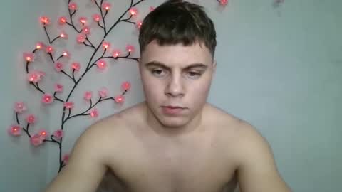 Snapshot of strong_baby chatting on February 15, 9:22 pm Strong Baby online show from February 15, 9:22 pm