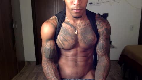 Snapshot of strong_blackboy chatting on February 6, 3:00 am strong blackboy online show from February 6, 3:00 am