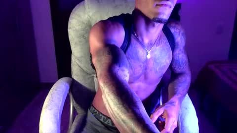 Snapshot of strong_blackboy chatting on February 17, 4:53 am strong blackboy online show from February 17, 4:53 am