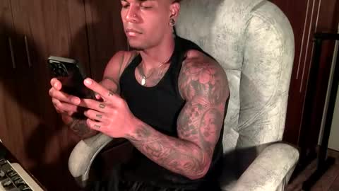 Snapshot of strong_blackboy chatting on March 3, 11:10 pm strong blackboy online show from March 3, 11:10 pm