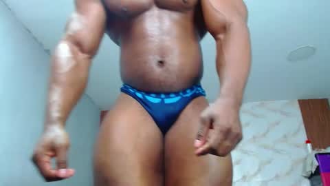 Snapshot of strong_george1 chatting on January 25, 12:17 am strong_george1 online show from January 25, 12:17 am