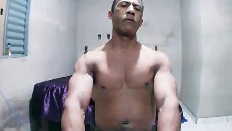 Snapshot of strongdaddyfantastic chatting on April 26, 6:22 am strongdaddyfantastic online show from April 26, 6:22 am