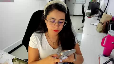 Snapshot of studcb_ chatting on May 5, 11:13 pm studcb_ online show from May 5, 11:13 pm