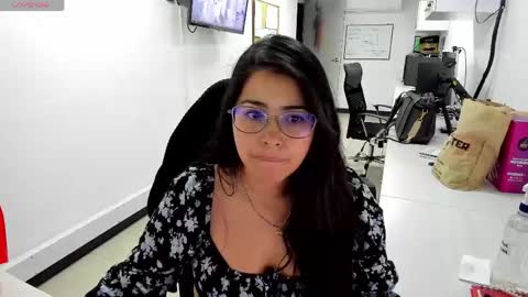 Snapshot of studcb_ chatting on May 7, 1:00 am studcb_ online show from May 7, 1:00 am