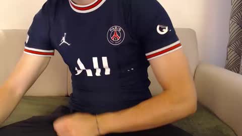 Snapshot of studfromparis chatting on June 8, 1:00 pm Stud From Paris online show from June 8, 1:00 pm