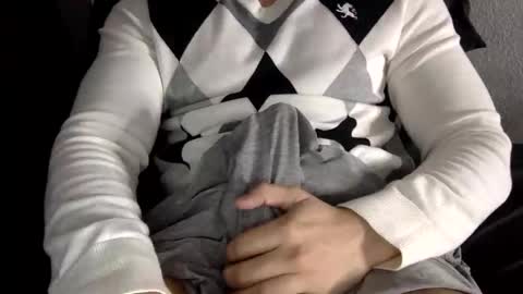 Snapshot of studmuffinxo chatting on December 4, 9:29 am STUD online show from December 4, 9:29 am