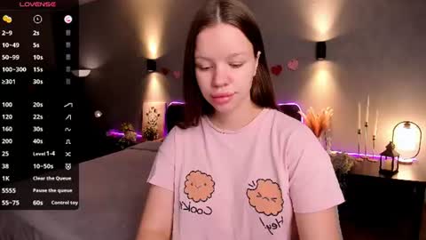 Snapshot of stuffed_cookie chatting on July 18, 7:56 am Mary online show from July 18, 7:56 am