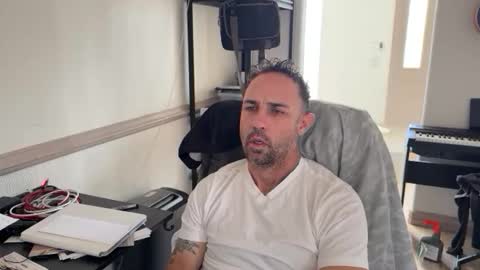 Snapshot of stukeswg chatting on April 21, 3:39 pm Simon online show from April 21, 3:39 pm