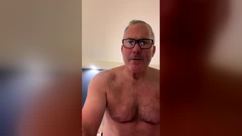 Snapshot of stumpyj2266 chatting on June 6, 9:52 pm stumpyj2266 online show from June 6, 9:52 pm