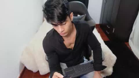 stylish men online show from October 21, 1:34 pm