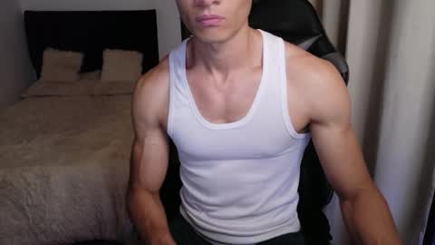 Snapshot of stylishman01 chatting on May 11, 10:40 pm stylish man online show from May 11, 10:40 pm