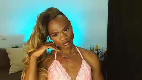 Snapshot of suannyklatten_ chatting on March 28, 7:35 pm Suanny Klatten It is my account independent online show from March 28, 7:35 pm