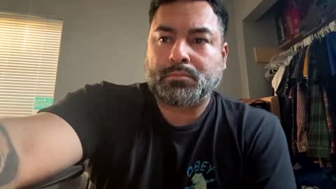 Snapshot of suavecito67 chatting on February 27, 12:54 am suavecito67 online show from February 27, 12:54 am