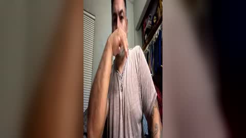 Snapshot of suavecito67 chatting on June 15, 5:42 am suavecito67 online show from June 15, 5:42 am