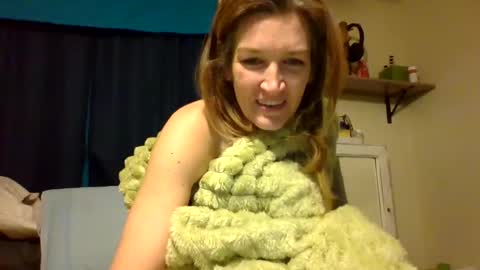 Snapshot of sub4you69brat chatting on January 12, 5:13 am sub4you69brat online show from January 12, 5:13 am