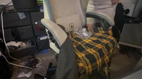 Snapshot of sub_boy221059 chatting on October 28, 6:43 pm sub_boy221059 online show from October 28, 6:43 pm