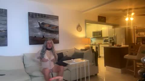 Sissy Isabella online show from December 18, 8:53 am