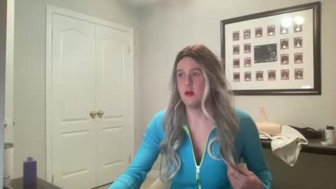 Snapshot of submiss14 chatting on May 22, 7:37 am Sissy Isabella online show from May 22, 7:37 am