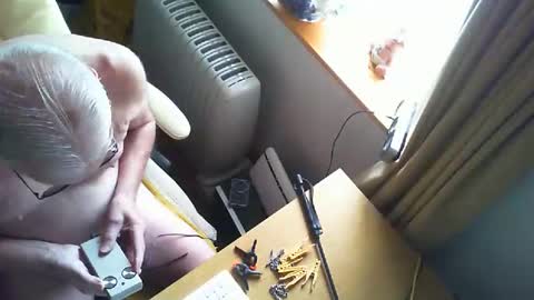 Snapshot of submissive1234567 chatting on November 8, 10:04 am submissive1234567 online show from November 8, 10:04 am