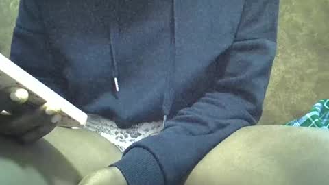 Snapshot of submissive_slut001 chatting on December 28, 8:58 pm submissive_slut001 online show from December 28, 8:58 pm