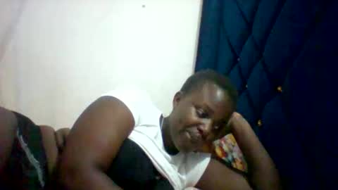 Snapshot of submissive_slut001 chatting on November 8, 10:37 am submissive_slut001 online show from November 8, 10:37 am