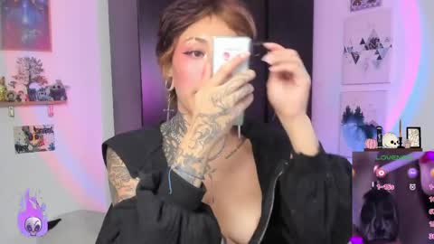 Snapshot of succubus_girl_ chatting on May 5, 2:03 pm Alexy online show from May 5, 2:03 pm