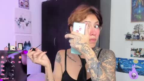 Snapshot of succubus_girl_ chatting on May 22, 1:06 pm Alexy online show from May 22, 1:06 pm