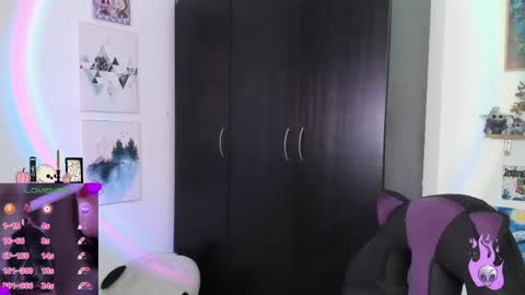 Snapshot of succubus_girl_ chatting on May 23, 2:54 pm Alexy online show from May 23, 2:54 pm