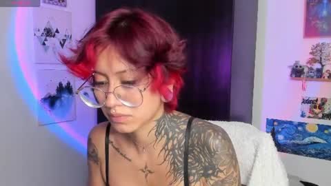 Snapshot of succubus_girl_ chatting on June 11, 3:43 pm Alexy online show from June 11, 3:43 pm