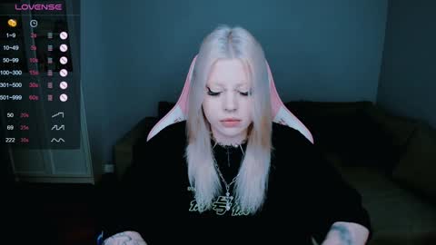 Snapshot of succubus_leslie chatting on December 3, 12:59 pm succubus_leslie online show from December 3, 12:59 pm